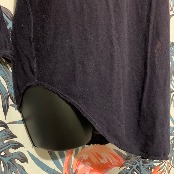 🔥5/$25 V Room Sheer Asymmetrical Top Sz L - Picture 8 of 10